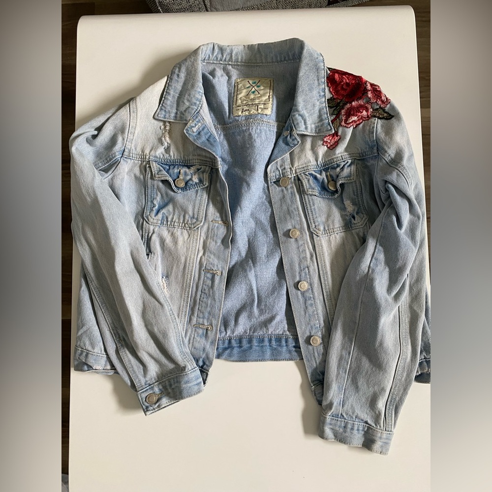 SYLE ME Los Angeles Floral Rose Denim Jacket